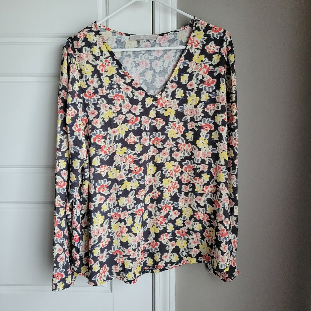 Loft long sleeve v-neck top, ladies Large